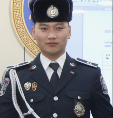 Хүний амь аварсан цагдааг шагналаа